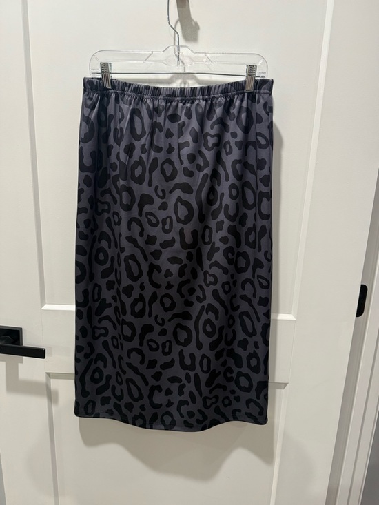 nuggles Dresses & Skirts - Nuggles Women's Black Grey Leopard Print Midi Skirt Elastic Waist Size XL
